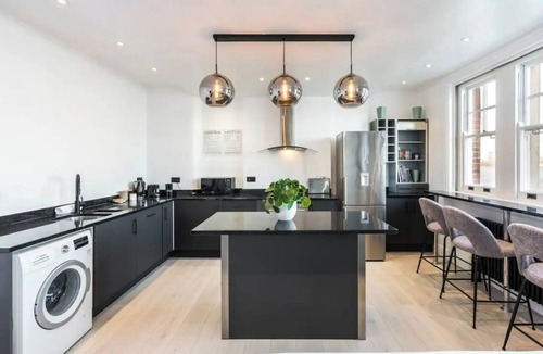 Canary Wharf Apartment | 3 Bdm Flat w/HotTub and RoofTop