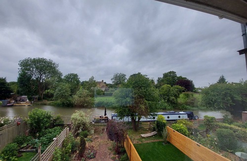 Blisworth House | 3-Bed Cottage, Sleeps 4, 20 mins to Northampton