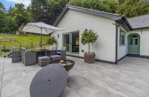 Llanfyllin House | 3 Bed in Llanfyllin oc-i32566