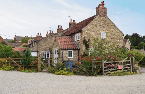 Potter Brompton Cottage | 3 bedroom accommodation in Brompton by Sawdon