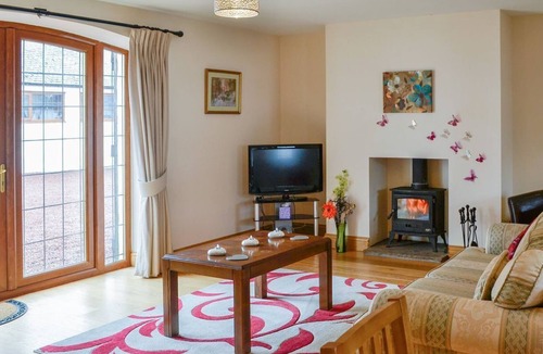 Lockerbie Cottage | 3 bedroom accommodation in Hangingshaw, near Lockerbie