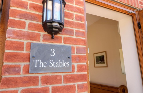 Ryde Cottage | 3 THE STABLES, with a garden in Ryde