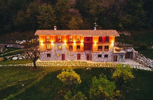 Civenna Ski Chalet | 300 m² Chalet ∙ 2 bedrooms ∙ 15 guests