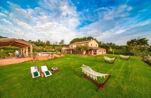 San Costanzo House | 300 m² House ∙ 6 bedrooms ∙ 12 guests