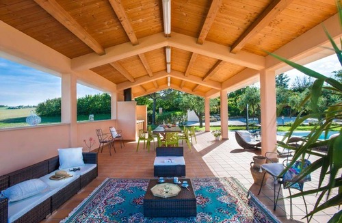 San Costanzo House | 300 m² House ∙ 6 bedrooms ∙ 12 guests