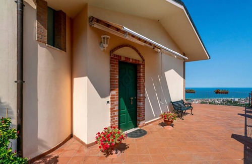Roseto degli Abruzzi House | 330 m² Maisonette ∙ 6 bedrooms ∙ 10 guests