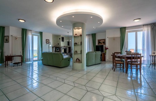 Roseto degli Abruzzi House | 330 m² Maisonette ∙ 6 bedrooms ∙ 10 guests