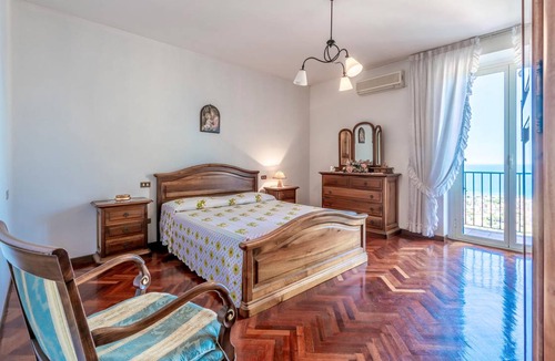 Roseto degli Abruzzi House | 330 m² Maisonette ∙ 6 bedrooms ∙ 10 guests