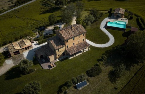 Loro Piceno House | 350 m² House ∙ 6 bedrooms ∙ 12 guests