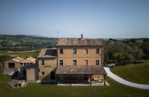 Loro Piceno House | 350 m² House ∙ 6 bedrooms ∙ 12 guests