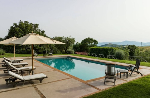 San Casciano dei Bagni Villa | 360 m² Villa ∙ 7 bedrooms ∙ 13 guests