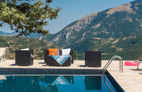 Apecchio House | 380 m² House ∙ 5 bedrooms ∙ 13 guests