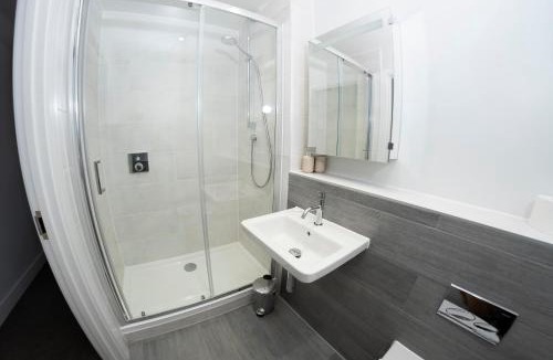 Mortehoe Apartment | 4 Middlecombe - Luxury Apartment at Byron Woolacombe, only 4 minute walk to Woolacombe Beach!