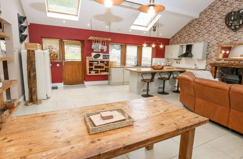 Hollow Meadows Cottage | 4 PHEASANT LANE, pet friendly, with hot tub in Stocksbridge