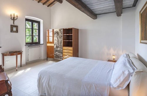 Montefelcino Apartment | 400 m² Apartment ∙ 6 bedrooms ∙ 13 guests