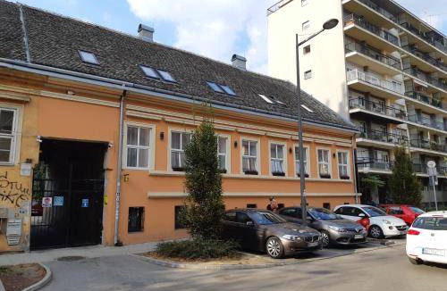 Novi Sad House | 42 m² Motel ∙ 2 bedrooms ∙ 16 guests