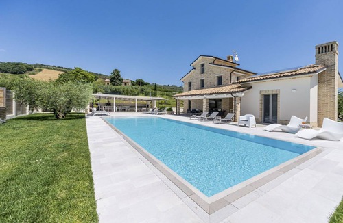 Monterubbiano Villa | 420 m² Villa ∙ 8 bedrooms ∙ 15 guests