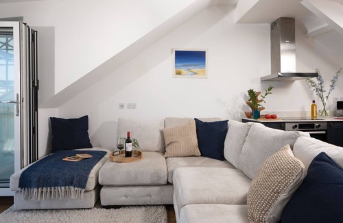 Carbis Bay Apartment | 5 St Gwithian - an apartment that sleeps 2 guests in 1 bedroom