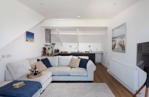 Carbis Bay Apartment | 5 St Gwithian - an apartment that sleeps 2 guests in 1 bedroom