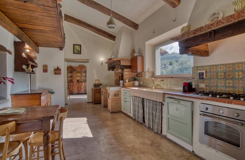 Ossaia House | 550 m² House ∙ 3 bedrooms ∙ 8 guests