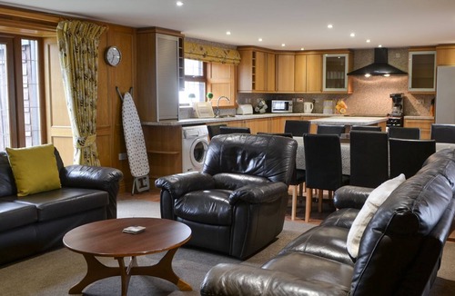Lockerbie Cottage | 6 bedroom accommodation in Hangingshaw, near Lockerbie