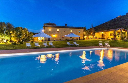 Montefollonico Villa | 600 m² Villa ∙ 8 bedrooms ∙ 16 guests