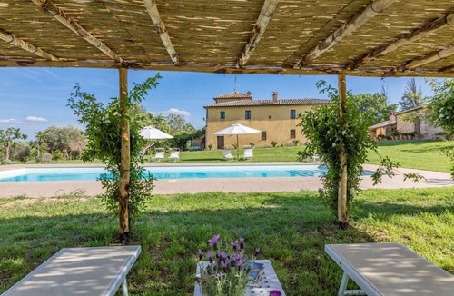Montefollonico Villa | 600 m² Villa ∙ 8 bedrooms ∙ 16 guests