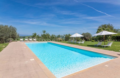 Montefollonico Villa | 600 m² Villa ∙ 8 bedrooms ∙ 16 guests