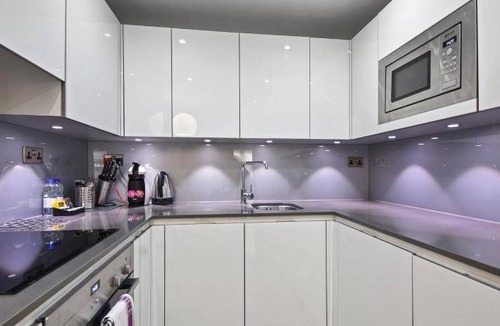 Tower Hill Apartment | 80 m² Apartment ∙ 3 bedrooms ∙ 127 guests