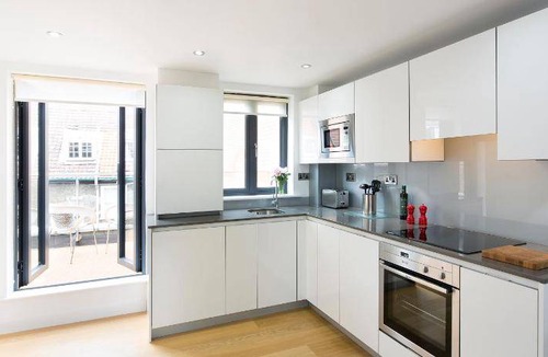 Tower Hill Apartment | 80 m² Apartment ∙ 3 bedrooms ∙ 127 guests