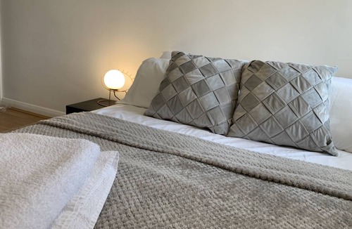 Reading House | 90 m² House ∙ 3 bedrooms ∙ 9 guests