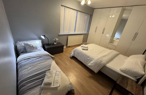 Reading House | 90 m² House ∙ 3 bedrooms ∙ 9 guests