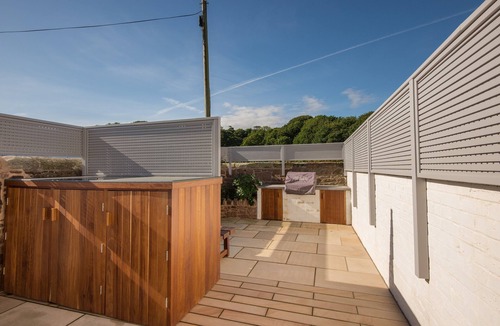 North Berwick House | A 4-bedroom luxury holiday home with enchanting sea views across Milsey Bay Beach