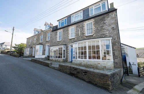 Port Isaac House | A beautiful, double-fronted terrace house situated in Port Isaac.