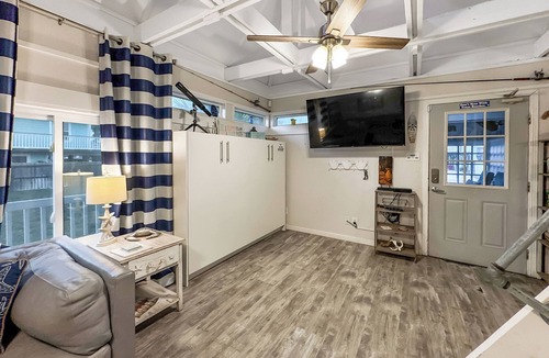 Port Aransas House | A block from beach * PRIVATE POOL* Bunk Room * Large Screened in hang out porch