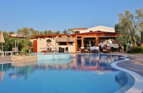 Chiesiola Apartment | A lovely Agriturismo in Apulia "I Tesori del Sud" with swimming Pool
