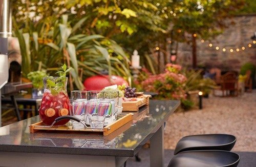 Newington House | A luxury, spacious self-catering Edinburgh Townhouse with on-site parking and a south-facing garden.