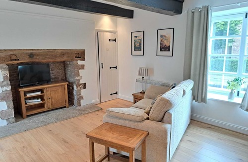 Lydney House | A rural house on the edge of the Forest of Dean with 3 pubs within a short walk.