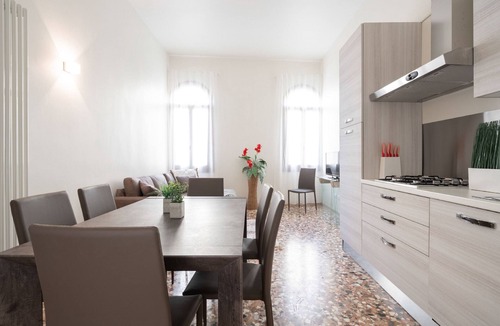 Dorsoduro Apartment | Accademia Charm 2.2 by Wonderful Italy