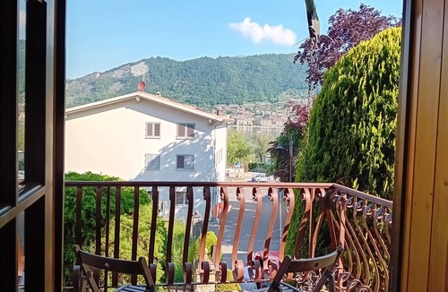 Paratico Apartment | Accommodation for 5 people a few steps from the lakefront with large terrace overlooking the lake