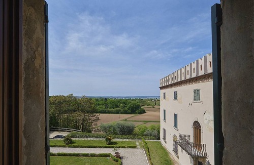 Cola Apartment | Al Castello - pool and lake view