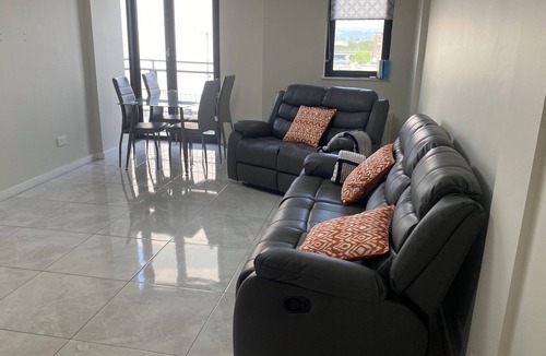 Cathedral Quarter Apartment | Albert Clock/Customs House Square. 2 Bed, Parking.