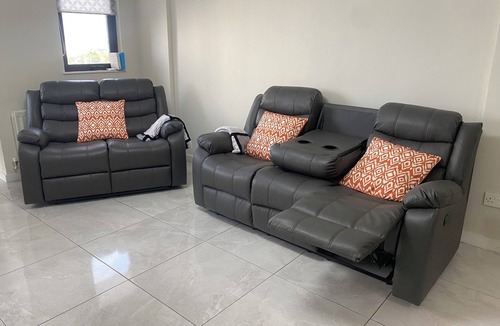 Cathedral Quarter Apartment | Albert Clock/Customs House Square. 2 Bed, Parking.
