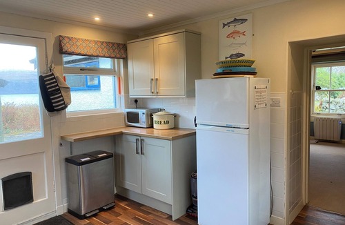 Gruline Cottage | Alltcreich - shore side pet-friendly cottage with amazing views