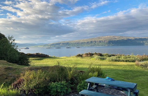 Gruline Cottage | Alltcreich - shore side pet-friendly cottage with amazing views