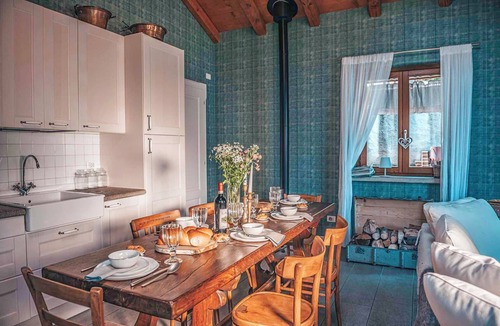 Levo House | An oasis in the middle of nature: Tastefully furnished 3-room stone house with swimming pond