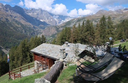 Valtournenche Apartment | Ancienne Bergerie Studio 1 by Interhome
