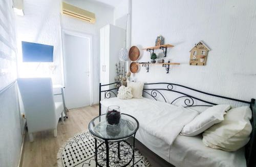 Zvezdara Apartment | Angelina 03.