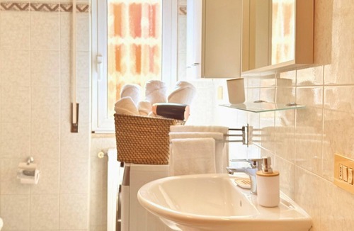Borghesiana Apartment | Angolo di Roma. Climatizzato-Wi-Fi-Parking-Metro C