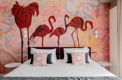 Rho House | Anjoy & Bleev Rooms | FLAMINGO | Deluxe King size bedroom